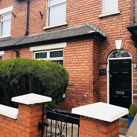 Cosy Two Bed Terraced House 7Min Drive From City 贝尔法斯特 外观 照片