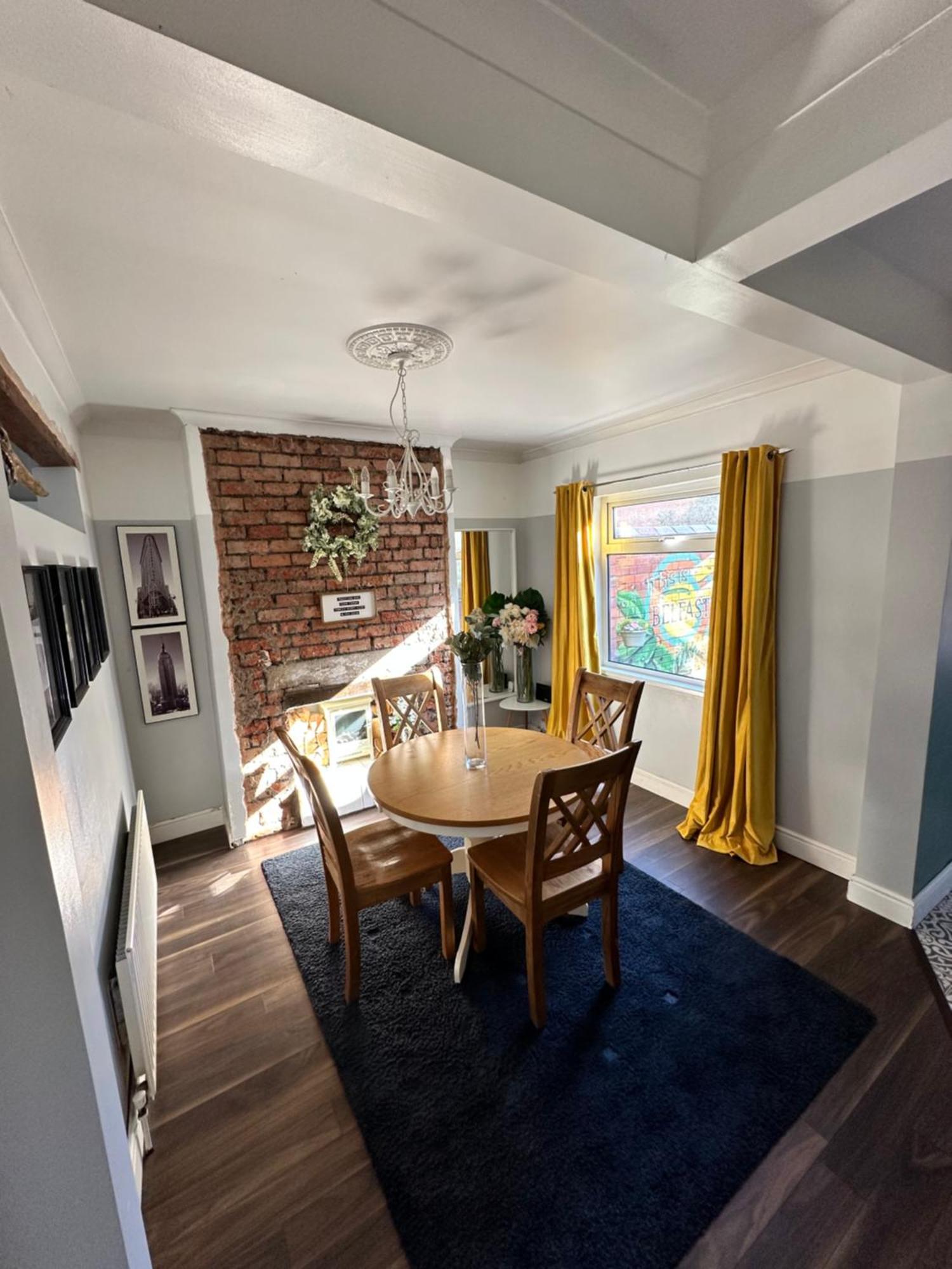 Cosy Two Bed Terraced House 7Min Drive From City 贝尔法斯特 外观 照片