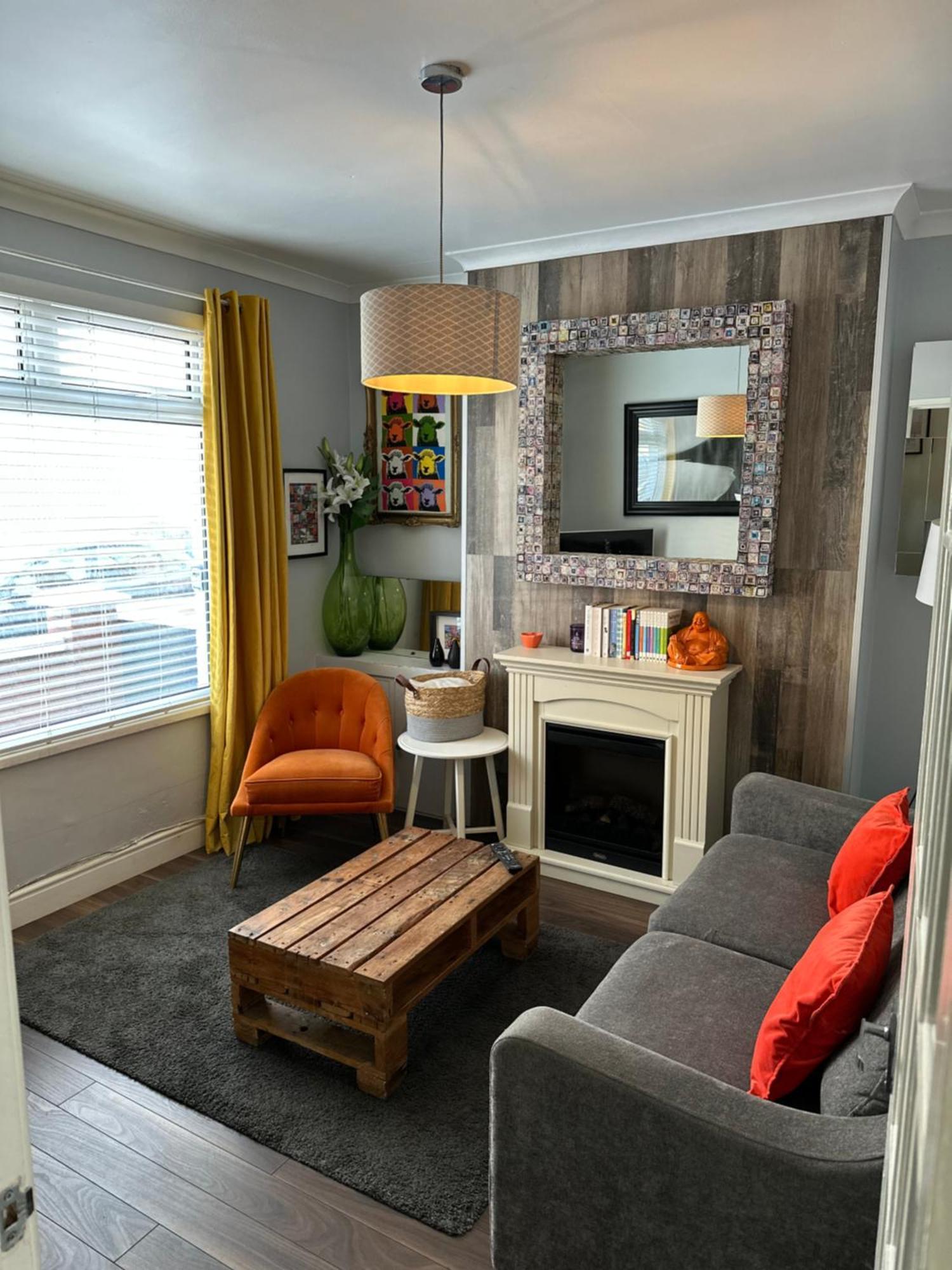 Cosy Two Bed Terraced House 7Min Drive From City 贝尔法斯特 外观 照片