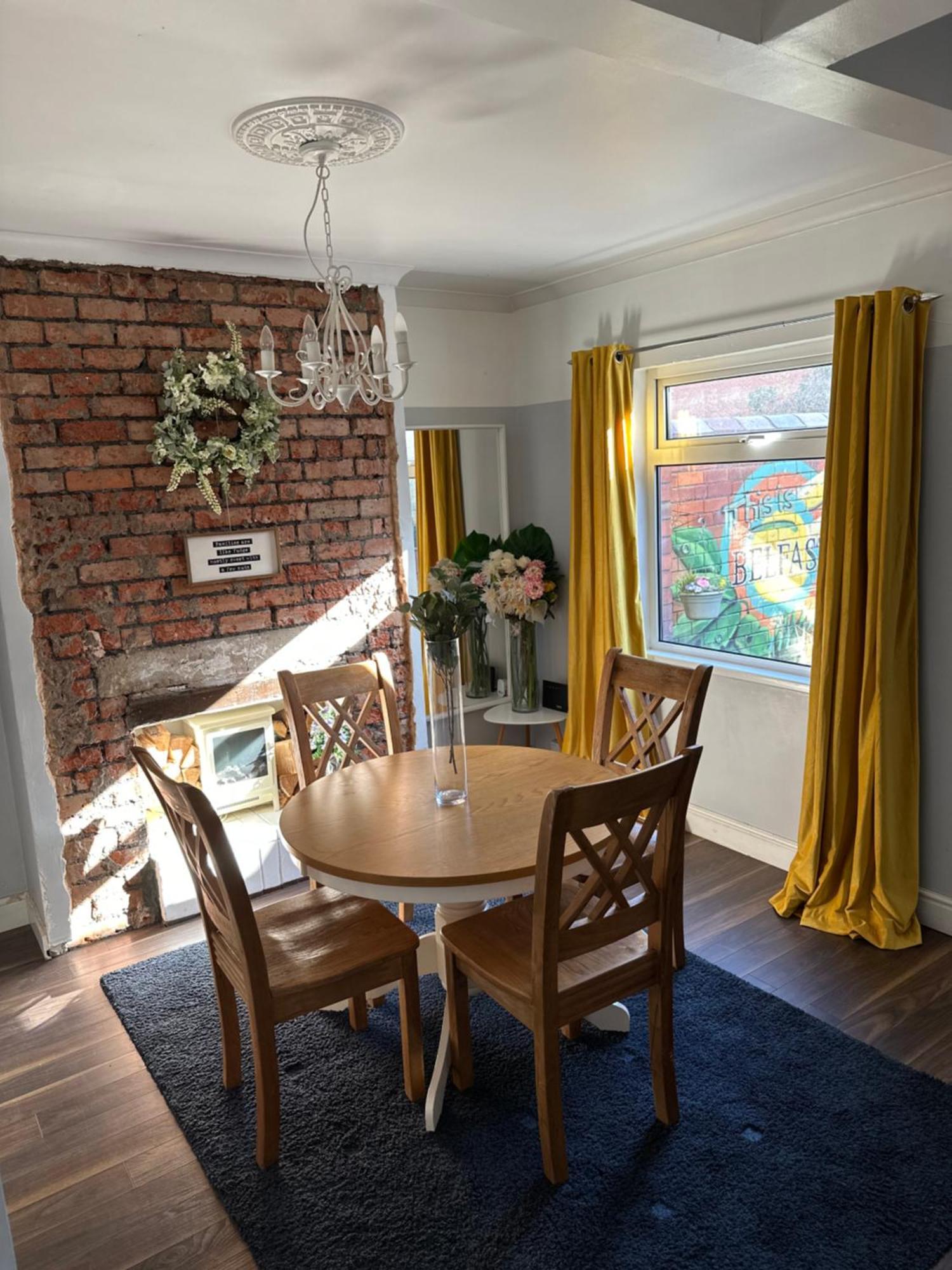 Cosy Two Bed Terraced House 7Min Drive From City 贝尔法斯特 外观 照片