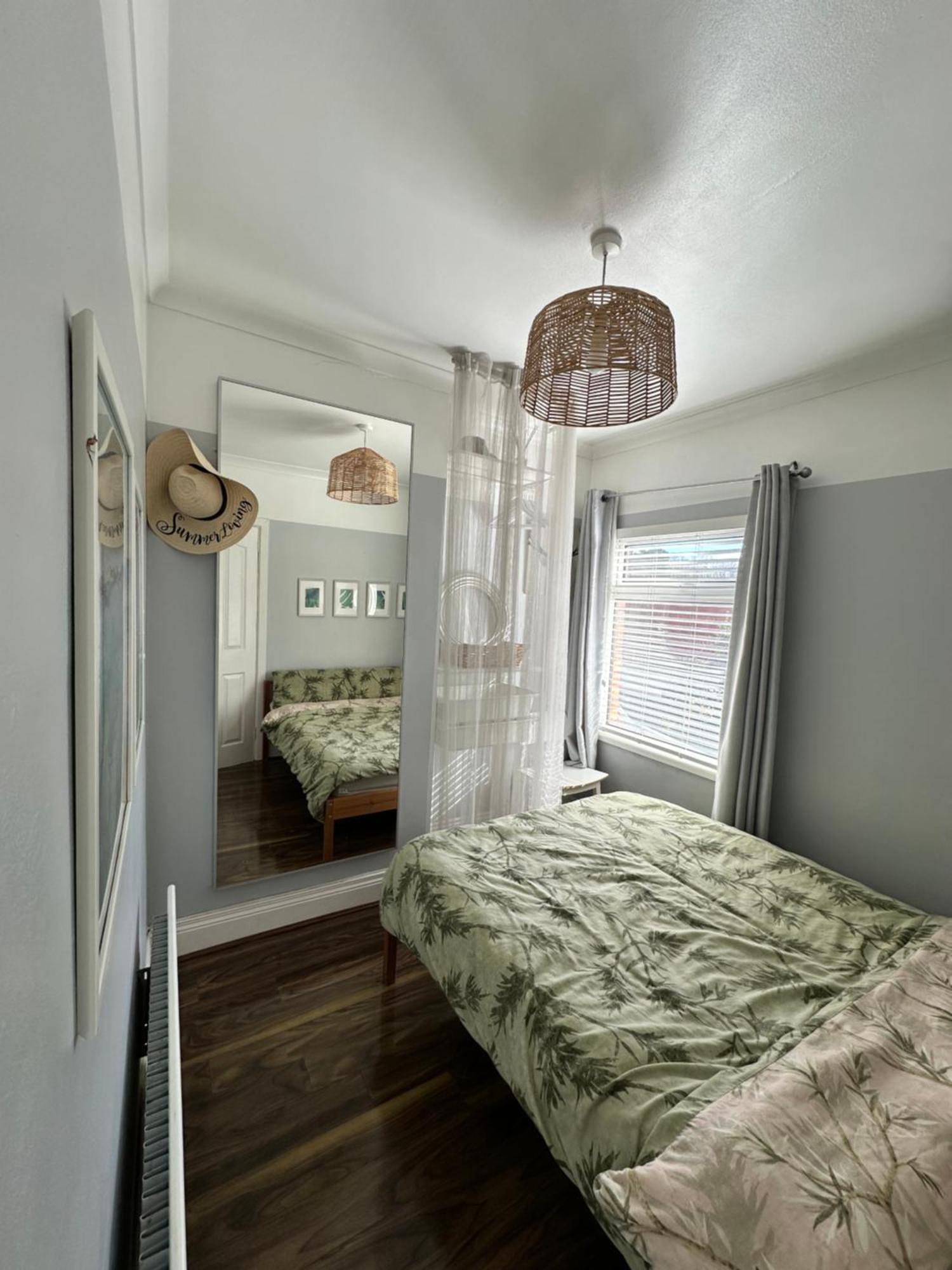 Cosy Two Bed Terraced House 7Min Drive From City 贝尔法斯特 外观 照片