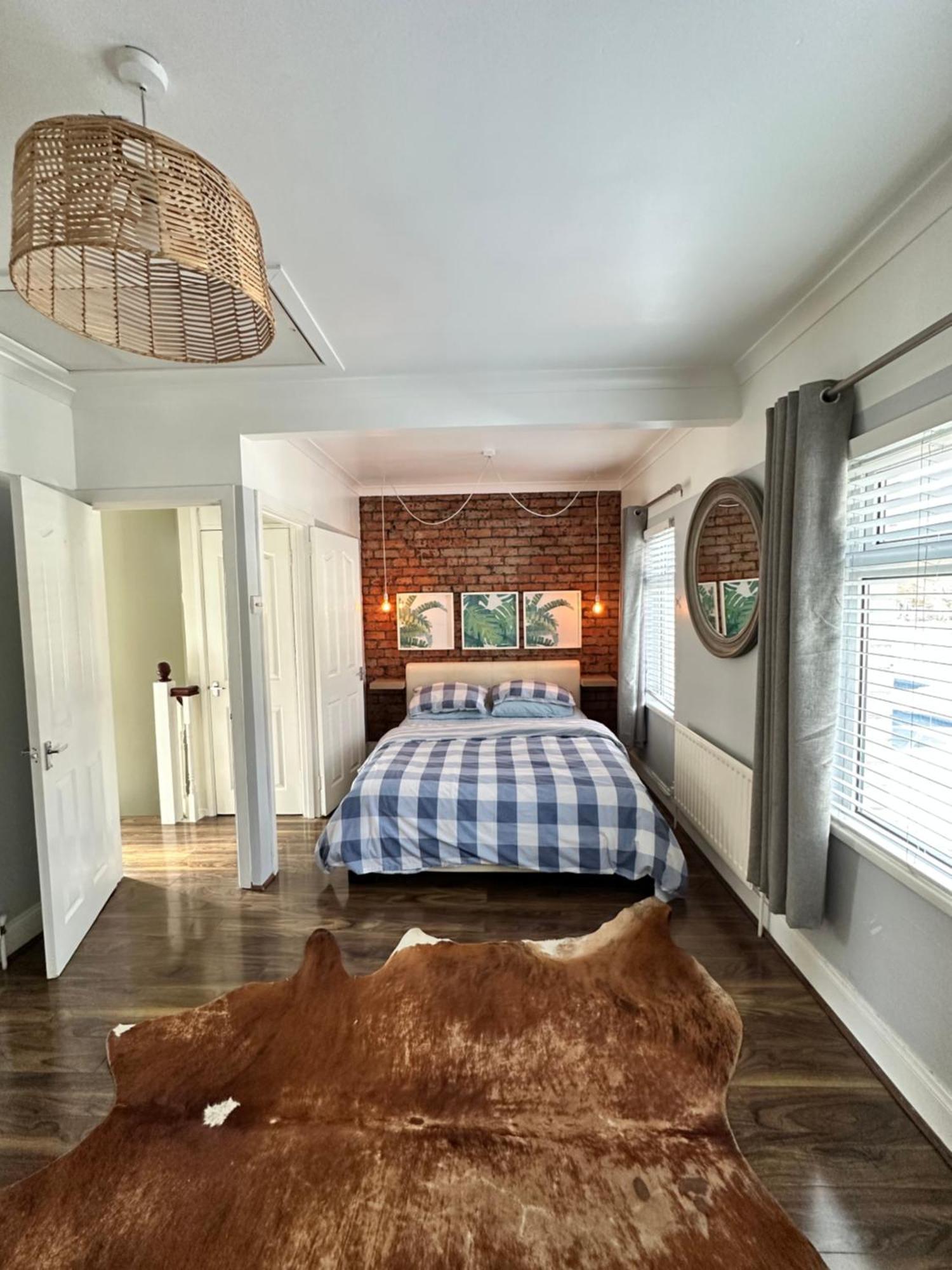 Cosy Two Bed Terraced House 7Min Drive From City 贝尔法斯特 外观 照片
